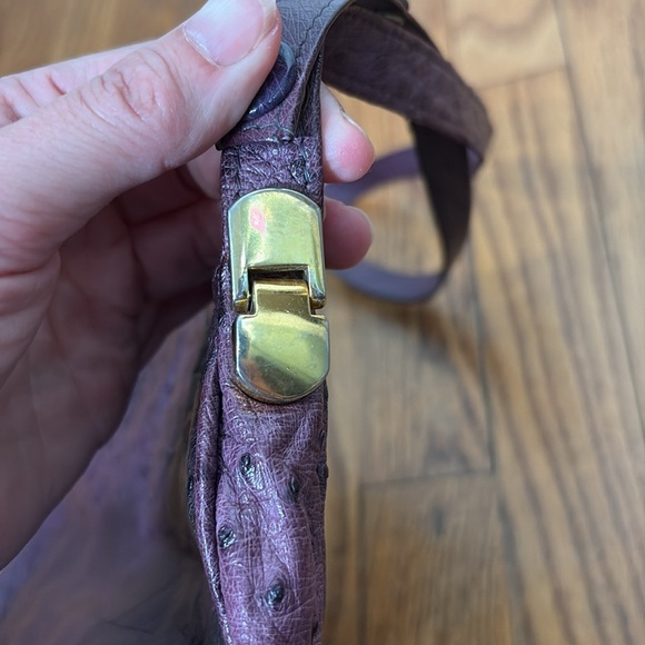 Purple Ostrich Texture Shoulder Bag adjustable‎ strap gold tone hardware - Picture 4 of 16